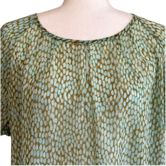 CAbi Blouse Top Green Pebble Print Short Sleeve Top Blouse Size Medium #602 - Picture 3 of 9